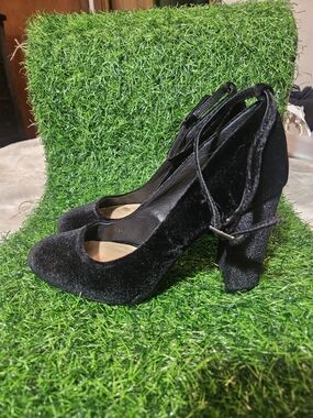 Alex + Alex Black Velvet Ankle-Strap Block Heel Pumps in Black size 6